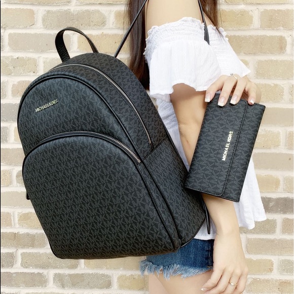 SET👜💕Michael Kors Large Backpack &Wallet - Picture 2 of 4